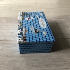 美品　ファミリア　お菓子空き缶の画像