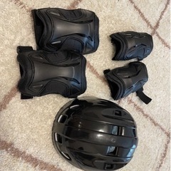 ヘルメットとサポーター子供用ほぼ新品