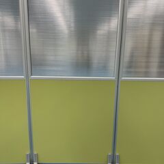 家具　パーテーション　黄緑　無料