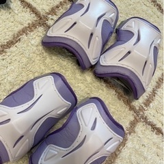 ヘルメットとサポーター子供用、ほぼ新品の画像