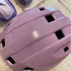 ヘルメットとサポーター子供用、ほぼ新品の画像