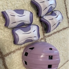 ヘルメットとサポーター子供用、ほぼ新品