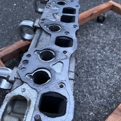 シリンダーヘッド　日産の画像
