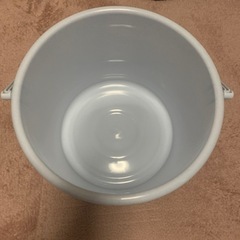 プラスチック製のバスケット