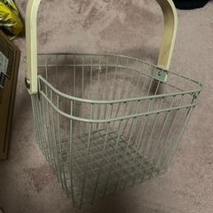 鉄製のバスケットの画像