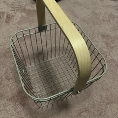鉄製のバスケットの画像
