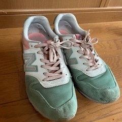 靴　23.5cm  ニューバランス　スニーカーの画像