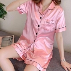 サテン ピンク パジャマの画像