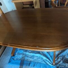 ダイニングテーブルの画像