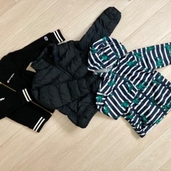 子ども服ダウンなどアウターの画像