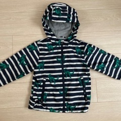 子ども服ダウンなどアウターの画像