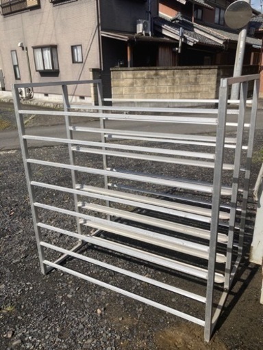 【取引先決まりました】アルミ　苗棚　64枚　中古