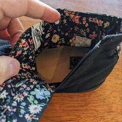 VANS　花柄×黒ハイカットスニーカー（22センチ）の画像