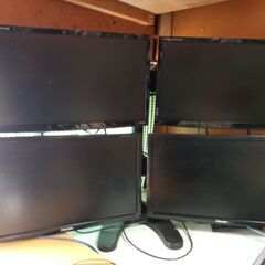 マルチディスプレイ（４台）、スタンド一式（FX投資等に最適）