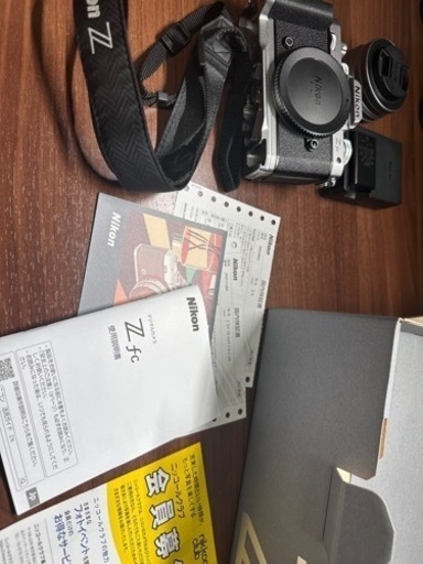 ニコン ミラーレス一眼カメラ　Zfc ズームレンズキット(サードパーティ製グリップつき)