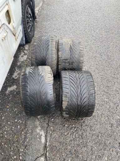 バイク４本のパーツ タイヤ、ホイール