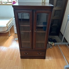 家具 収納家具 キャビネット　レトロな棚です
