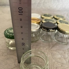 小さな　ジャムの空き瓶　13個　差し上げます。
の画像