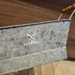 ブリキ？の入れ物