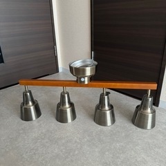 4灯シーリングライトLED電球つきの画像