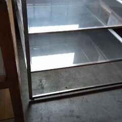ガラスショーケースの画像