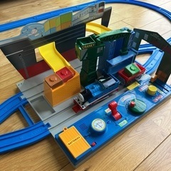 プラレール きかんしゃトーマス 僕がつみおろしクランキーの大きな港