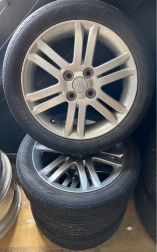 車のパーツ タイヤ、ホイール