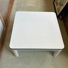 【終了】【0円】正方形テーブルの画像
