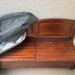 木製アンティークソファの画像