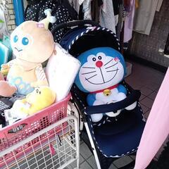 ベビーカー 1500円、ドラえもんキャラクターぬいぐるみ たくさ...