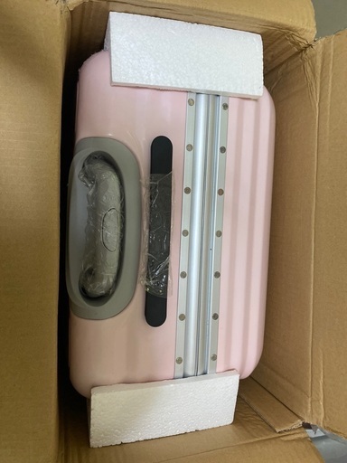 アルミスーツケース　キャリー　超軽量　Mサイズ　新品未使用　ハンドル、ベルト(未開封)、表面カバーケース(黒)つき