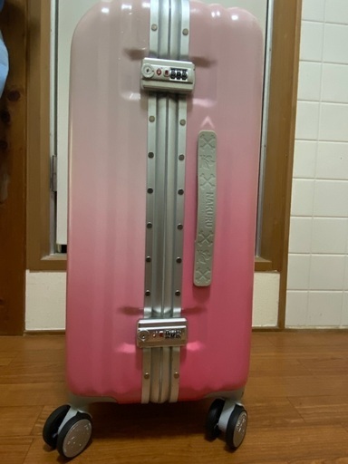アルミスーツケース　キャリー　超軽量　Mサイズ　新品未使用　ハンドル、ベルト(未開封)、表面カバーケース(黒)つき