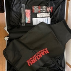 アルミスーツケース　キャリー　超軽量　Mサイズ　新品未使用　ハンドル、ベルト(未開封)、表面カバーケース(黒)つきの画像