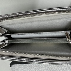 新品未使用　牛皮　シルバー　長財布　定価7590円の画像