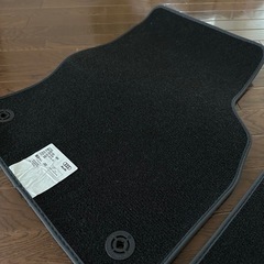 f●■ Audi フロアマット 車用 足元マット ※手渡し限定の画像