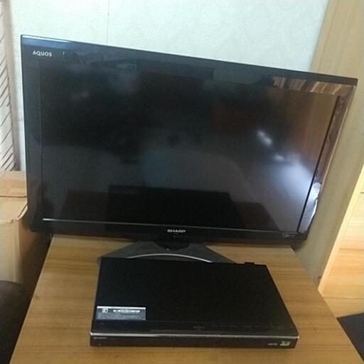 SHARP AQUOS 32インチテレビ BDデッキ、DXアンテナ付き