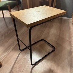 Address / アドレス  Ellen side table flymeeの画像