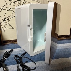 ポータブル冷蔵庫　ミニ冷蔵庫　車載可　保冷　保温両用