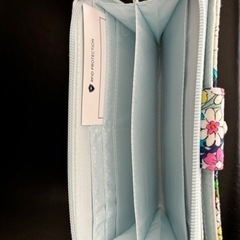 【新品】ヴェラブラッドリー　花柄キルティング素材　長財布の画像