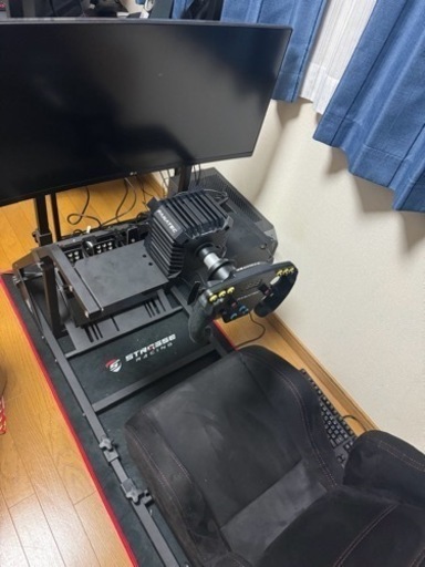 Fanatecハンコン、コックピット、モニター