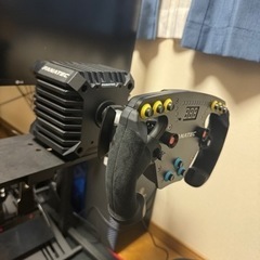 Fanatecハンコン、コックピット、モニターの画像