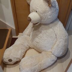 ☆COSTCO(コストコ)☆クマぬいぐるみ☆テディベア☆約135cm☆色:クリーム(もしくはベージュ)☆タグ付き☆中古美品☆プレゼントに☆の画像