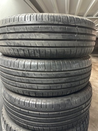 車のパーツ タイヤ、ホイール