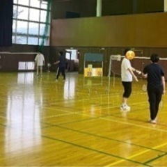 【Beeges】日曜日の夕方にバドミントンをやりましょう🏸