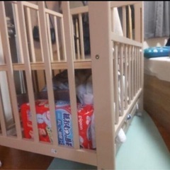 ベビーベッド　半年使用美品   モカ色の画像