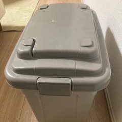 ゴミ箱の画像
