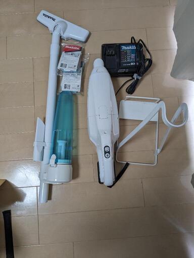 【アタッチメント付き】マキタ　コードレス掃除機