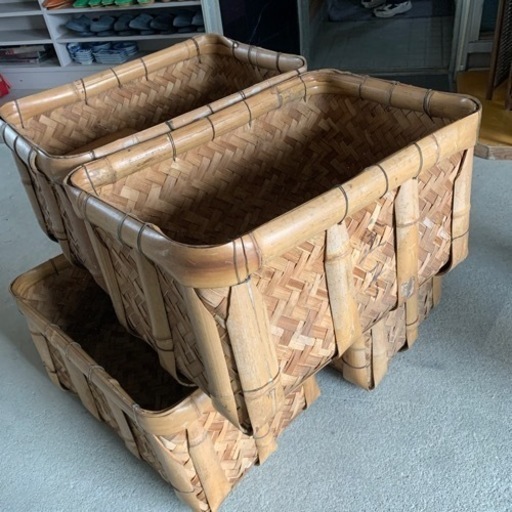 値下げ中　竹籠　網代編み　蔵出し品　入れ物　畑　農家　インテリア　古民家　大 4つセット かご 入れ物 昭和レトロ 大正ロマン 時代物 竹製 手編み籠 大 まとめて 竹かご　容器 骨董 骨董 古物 和風　古民家　古道具　古美術  野菜　カフェ　旅館　和風　レトロ