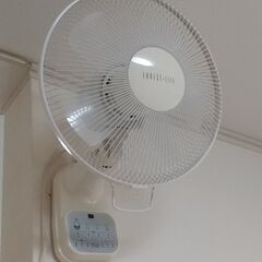 壁掛け扇風機　リモコン式壁掛け扇風機　