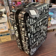 マリークワント　キャリーバッグ　コロコロ　黒　コスメ柄　旅行用カ...